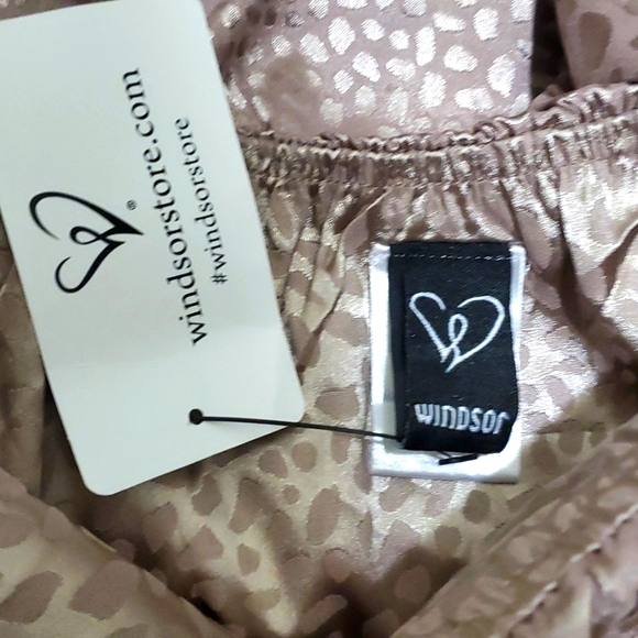 Windsor Classy Chic Off The Shoulder Leopard Romper Sz S NWT - Picture 4 of 6